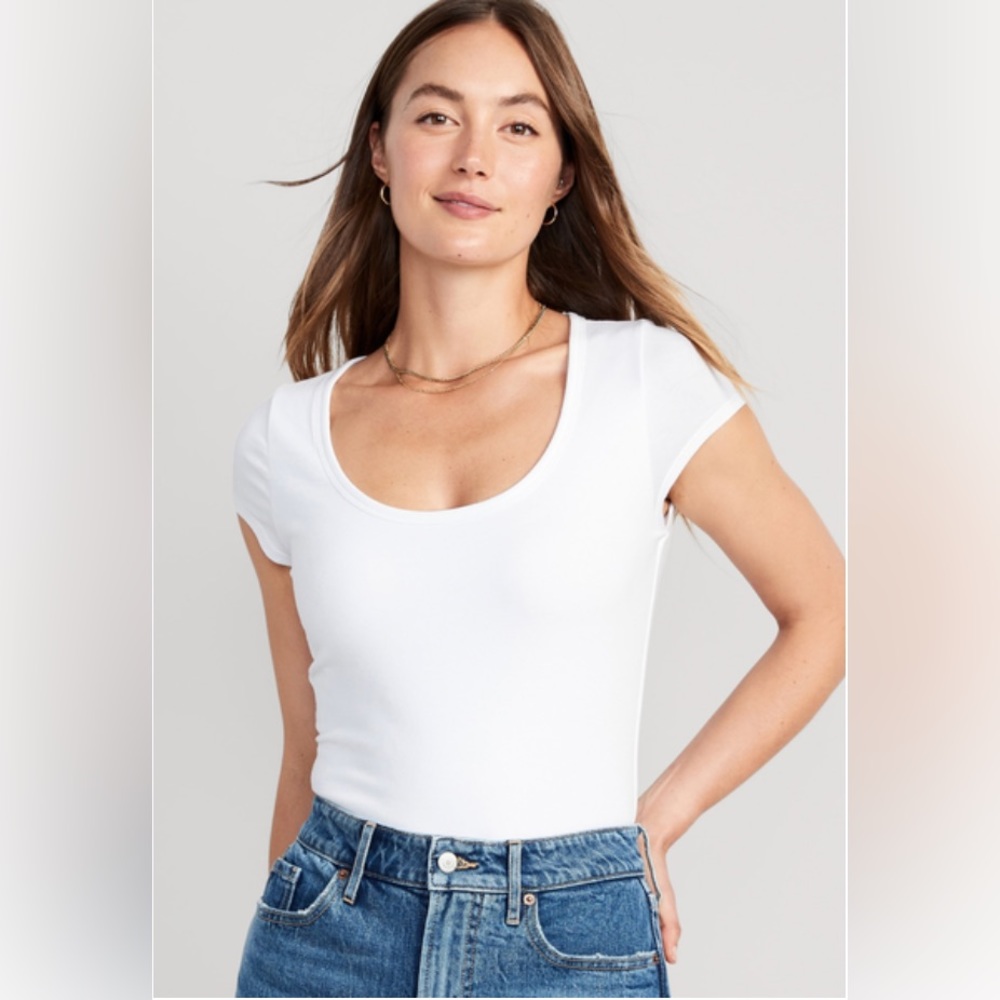 Short Sleeve Scoop-Neck Bodysuit - size XS